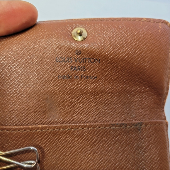 Louis Vuitton Monogram Multicles 4 Key Holder - Picture 5 of 10